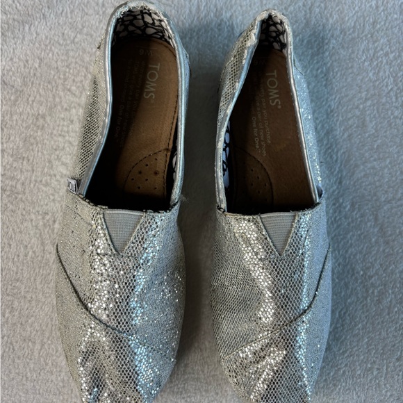 TOMS Silver Glitter Loafers - Picture 1 of 3
